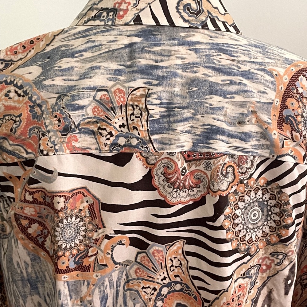 Chico’s zebra 100 percent cotton, paisley mixed print blouse, size 1 - Picture 4 of 5